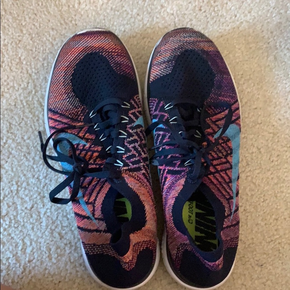 nike tennis shoes